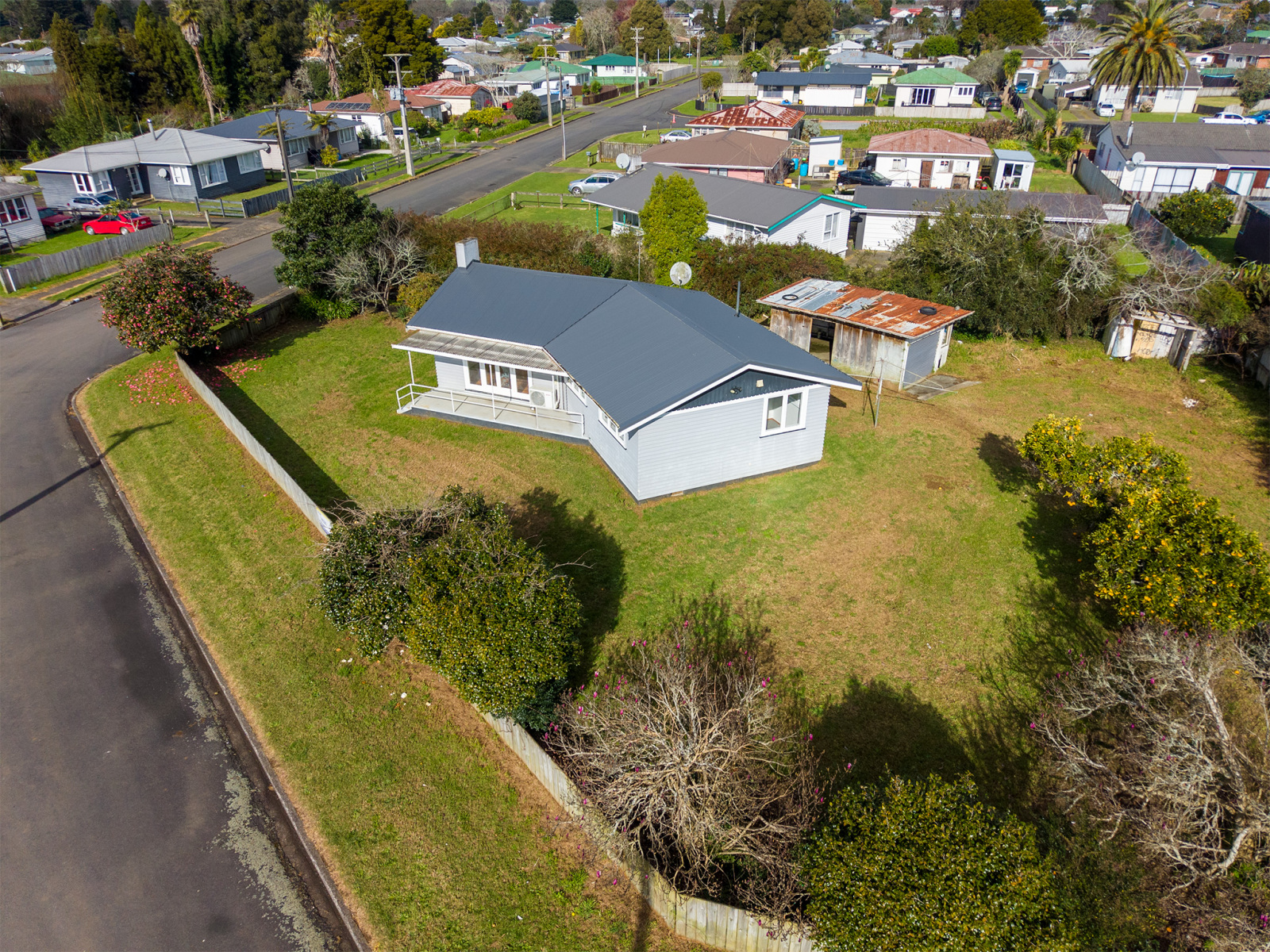 New Roof - Polished Floors - 1,002m² Freehold
